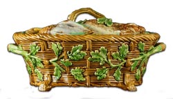 Minton Majolica 
            Pie Dish