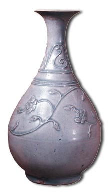 chnese qingbai vase 14th century