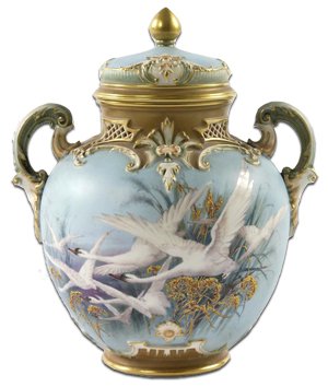 Worcester Chalrles Baldwyn 
    Swan Decorated Pot Pourri