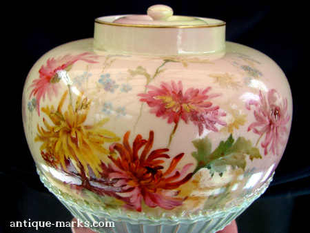 Antiques Collection - Worcester Prismatic Enamels