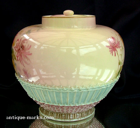 Antiques Collection - Worcester Prismatic Enamels